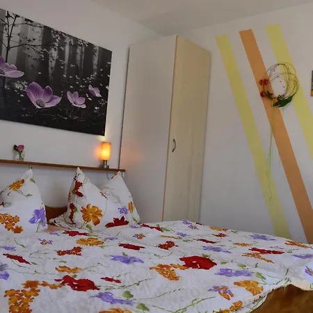 Ferieneinrichtungen Haus Am Stein Bei B Holiday home *